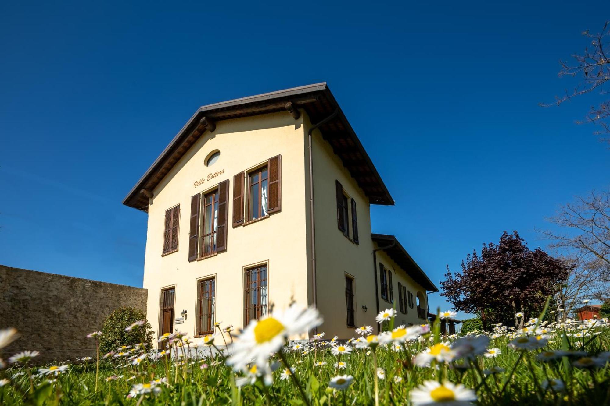 Bottera With Jacuzzi In The Garden Cuneo Langhe Piemonte Riforano